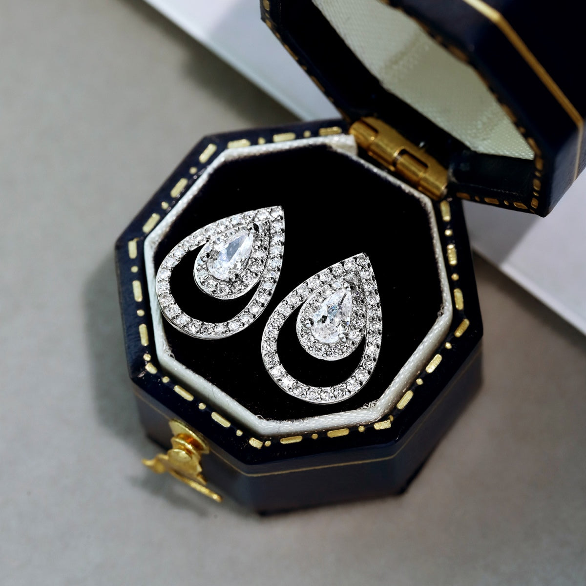 [STREET]Sparkling Delicate Water Drop Shape Daily Earrings