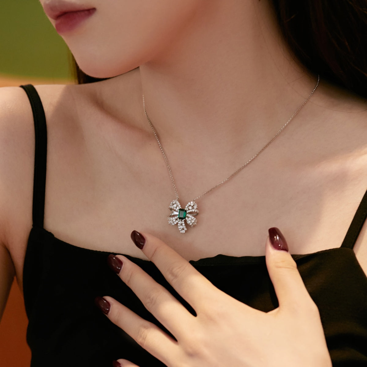 [STREET]Luxurious Flower Shape Emerald Cut Necklace