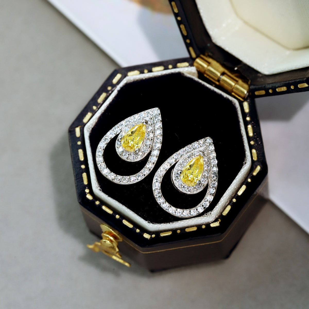 [STREET]Sparkling Delicate Water Drop Shape Daily Earrings