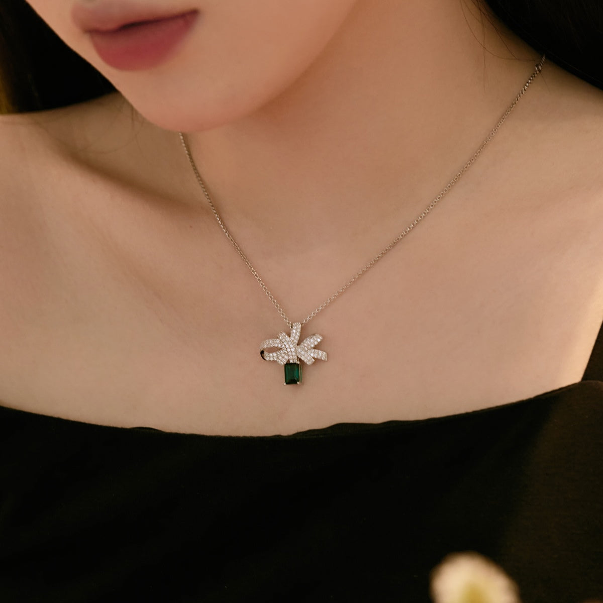 [STREET]Luxurious Flower Shape Emerald Cut Necklace