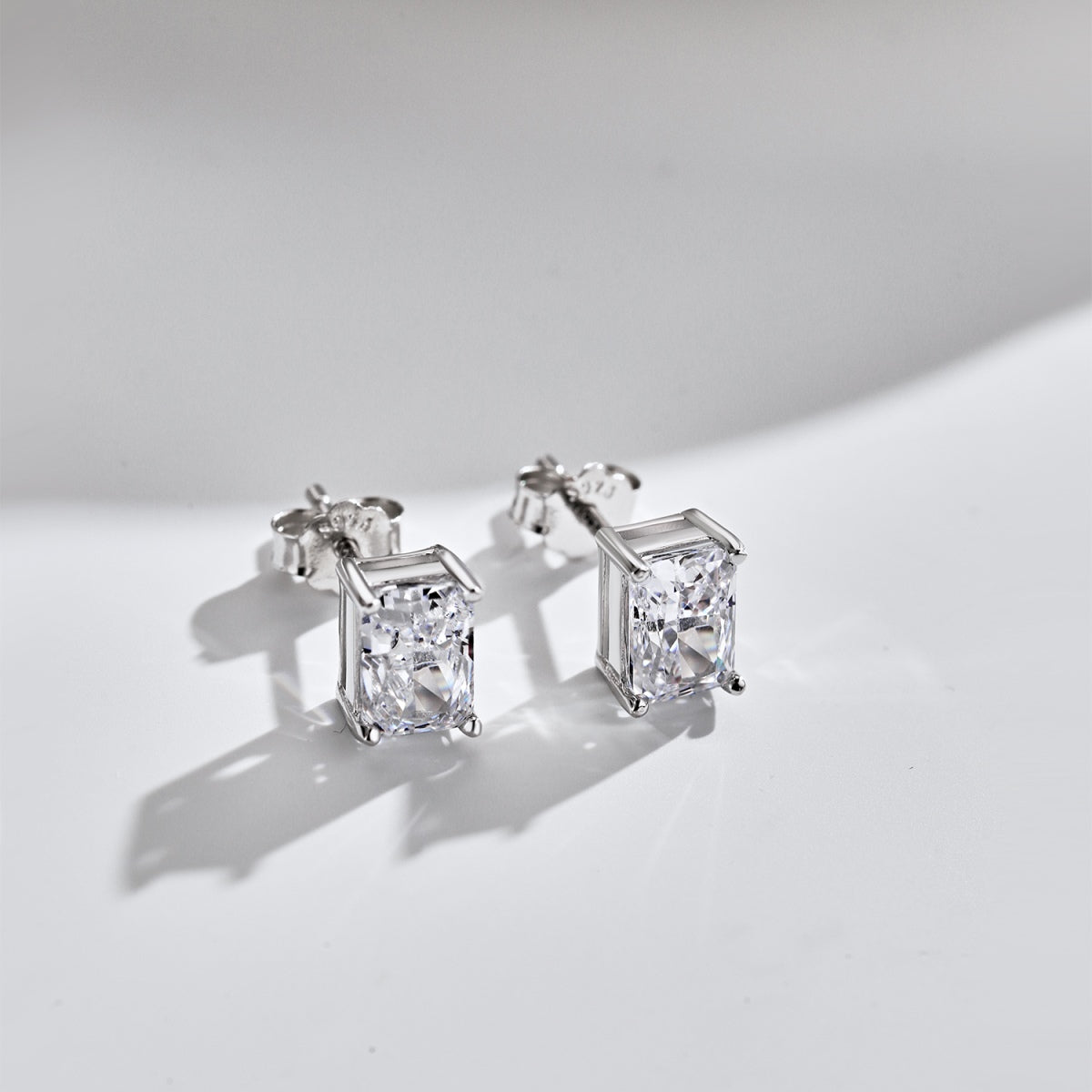 [STREET]Radiant Luxurious Princess Cut Daily Earrings