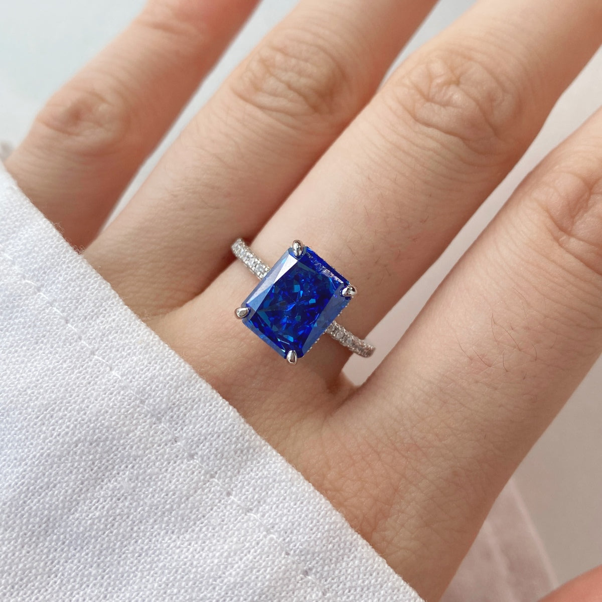 [STREET]Luxurious Engagement Ring