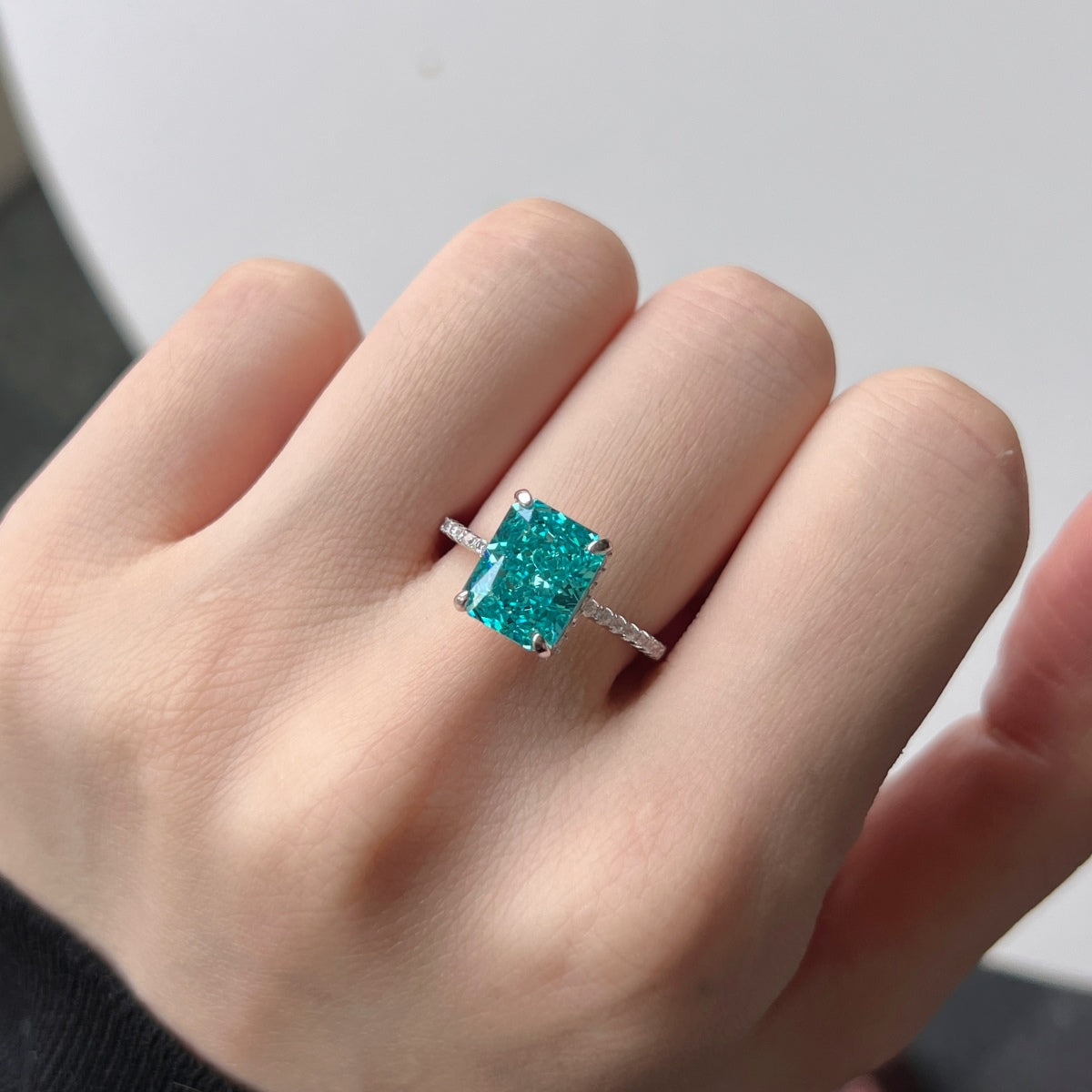 [STREET]Luxurious Engagement Ring