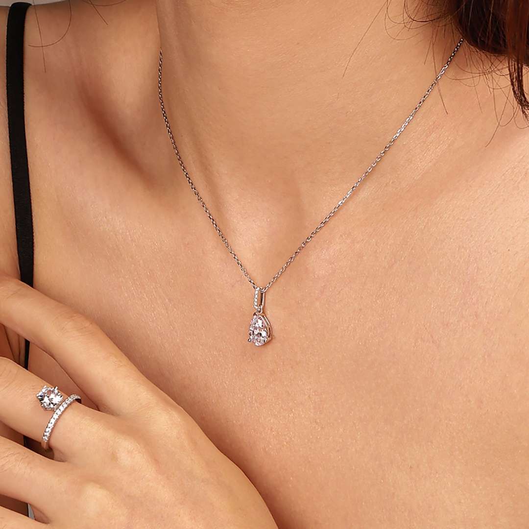 [STREET] Zarte, tropfenförmige Modeschmuck-Halskette