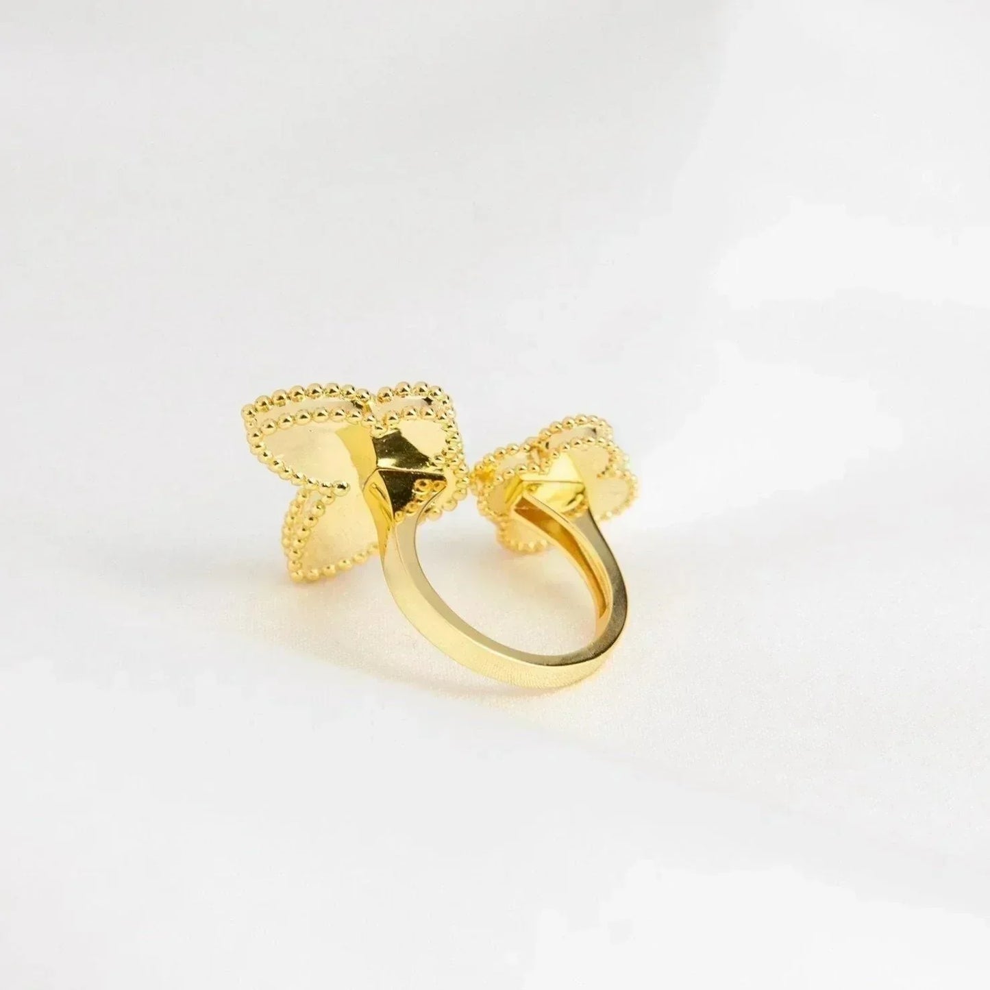 ˇGilded EraˇLUCKY BETWEEN THE FINGER RING