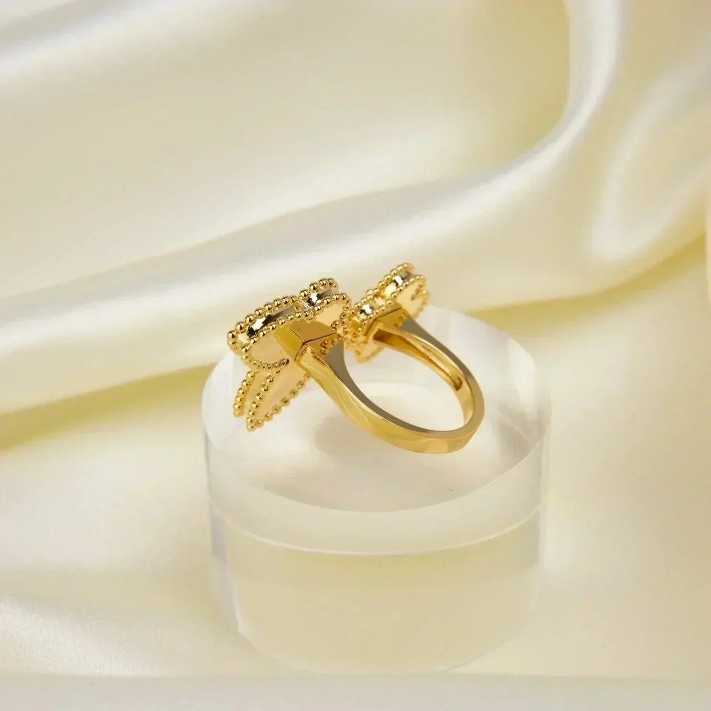ˇGilded EraˇLUCKY BETWEEN THE FINGER RING