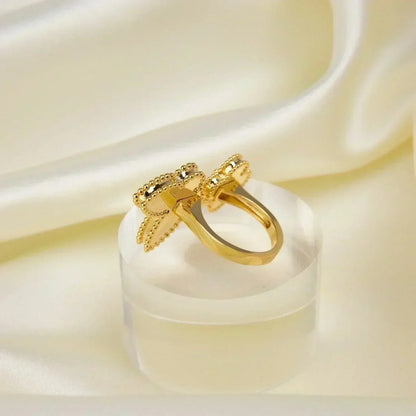 ˇGilded EraˇLUCKY BETWEEN THE FINGER RING
