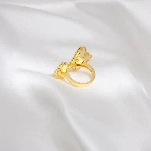 ˇGilded EraˇLUCKY BETWEEN THE FINGER RING