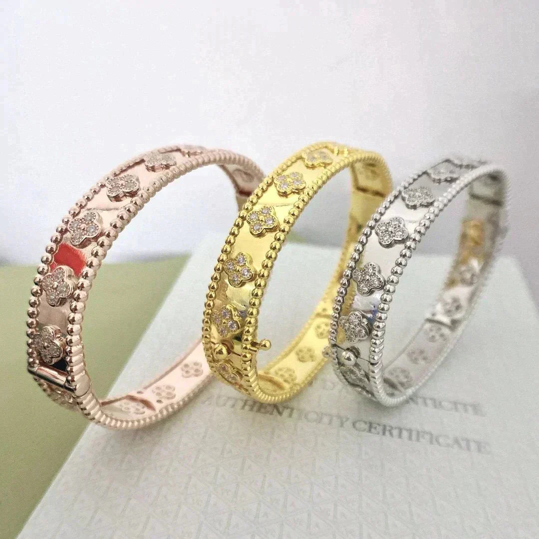 ˇGilded EraˇCLOVER BRACELET 8MM DIAMONDS