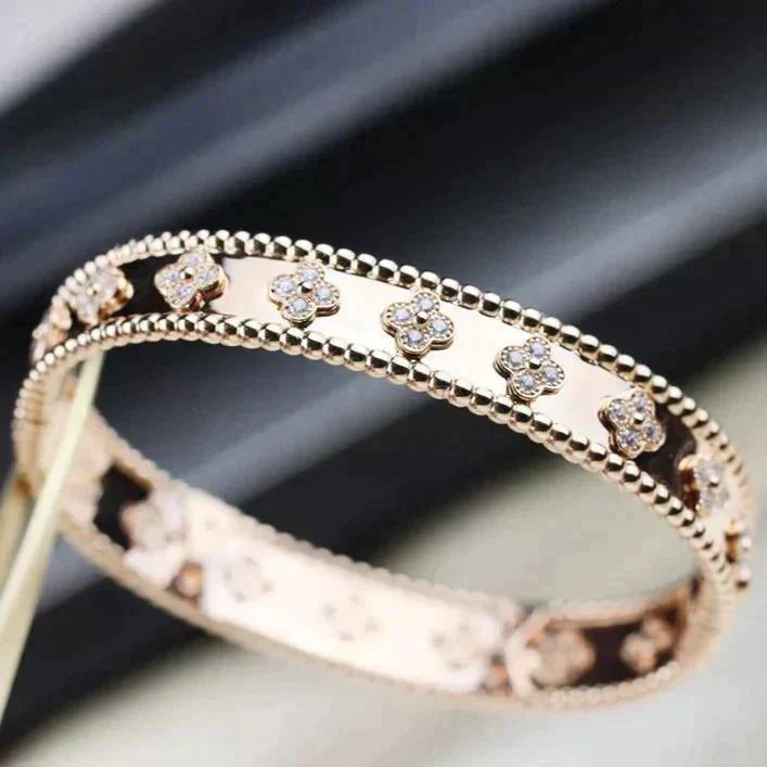 ˇGilded EraˇCLOVER BRACELET 8MM DIAMONDS