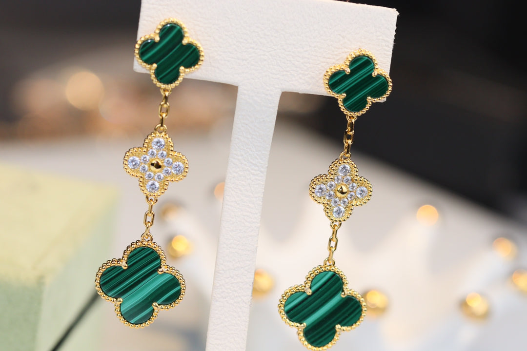 ˇGilded EraˇCLOVER EARRINGS GOLD MALACHITE DIAMOND 3 MOTIF