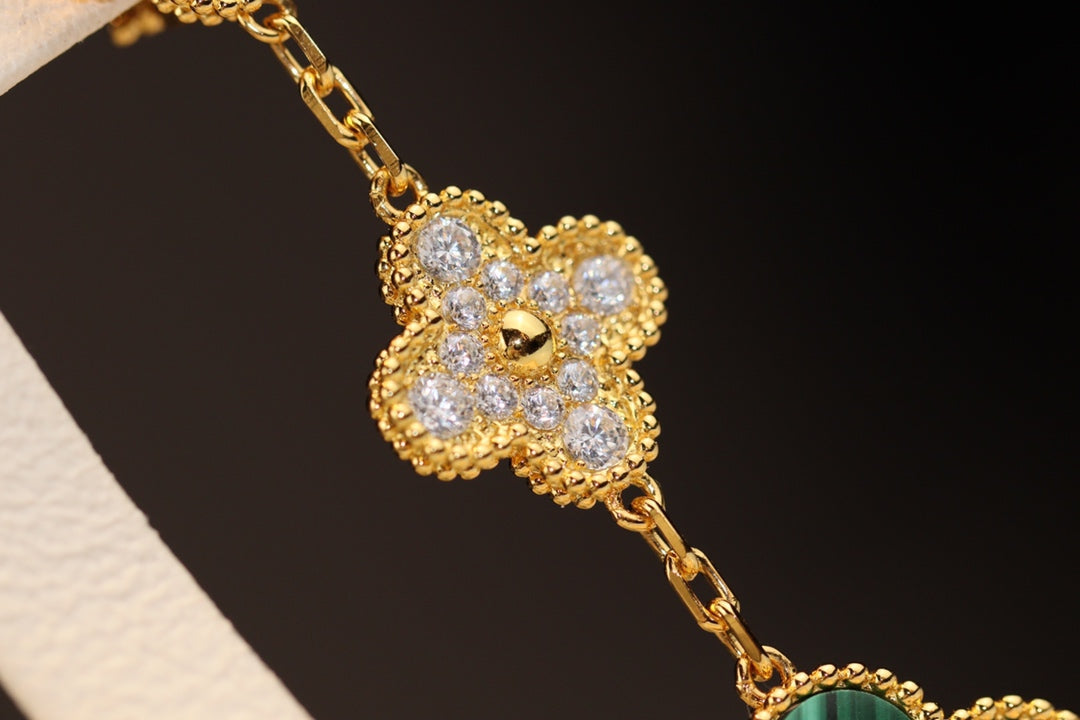 ˇGilded EraˇCLOVER EARRINGS GOLD MALACHITE DIAMOND 3 MOTIF