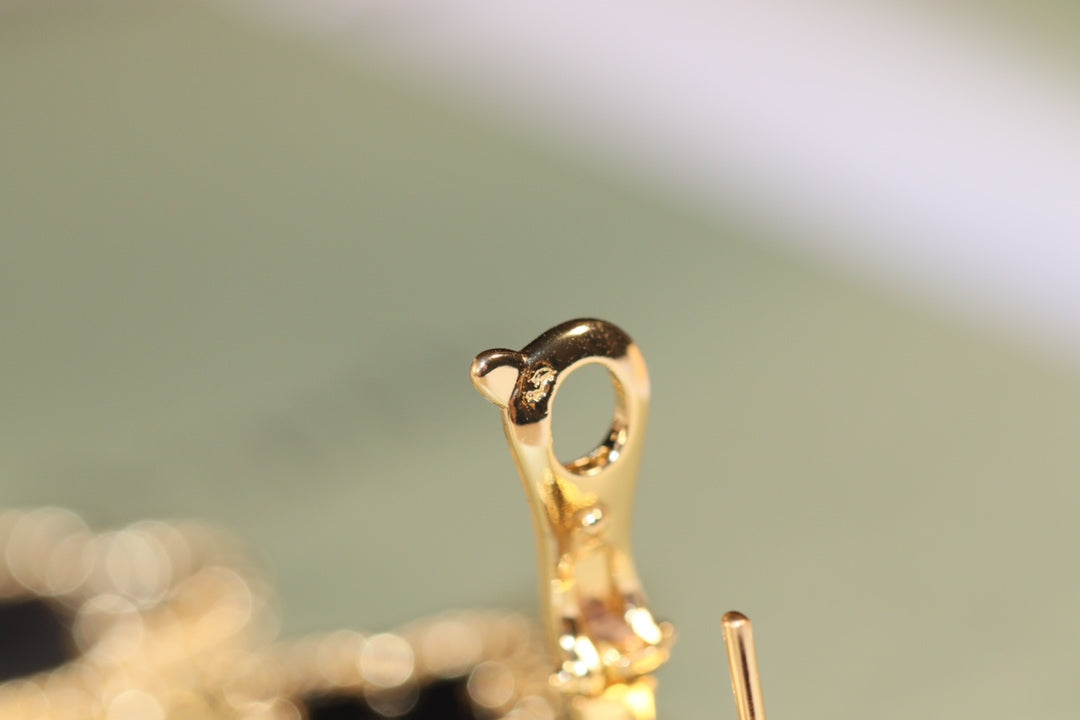 ˇGilded EraˇCLOVER EARRINGS GOLD ONYX MOP 3 MOTIF