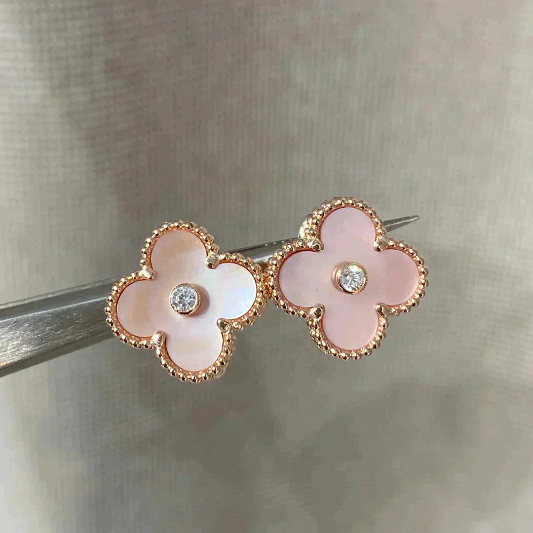 ˇGilded EraˇCLOVER MEDIUM 1 MOTIFS  PINK MOP DIAMOND EARRINGS