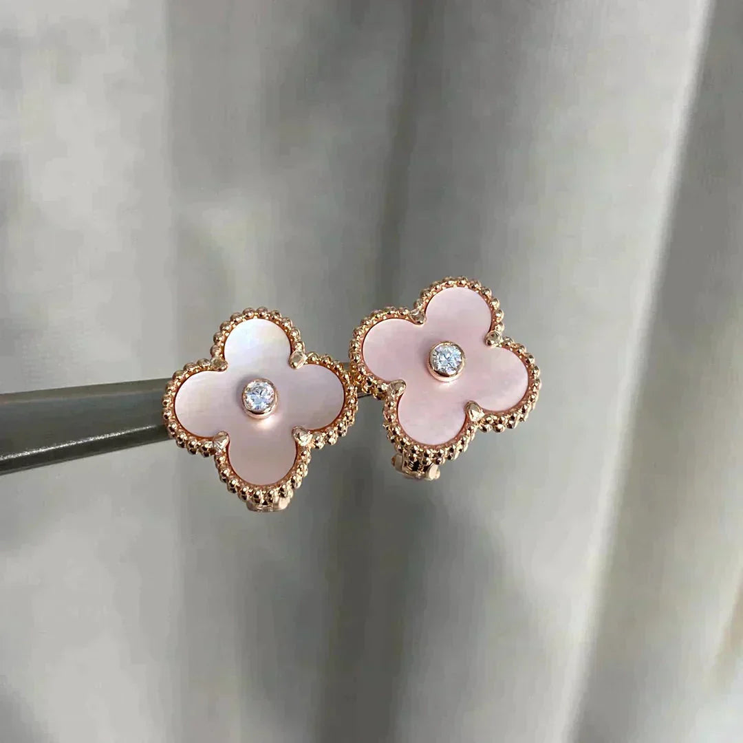 ˇGilded EraˇCLOVER MEDIUM 1 MOTIFS  PINK MOP DIAMOND EARRINGS