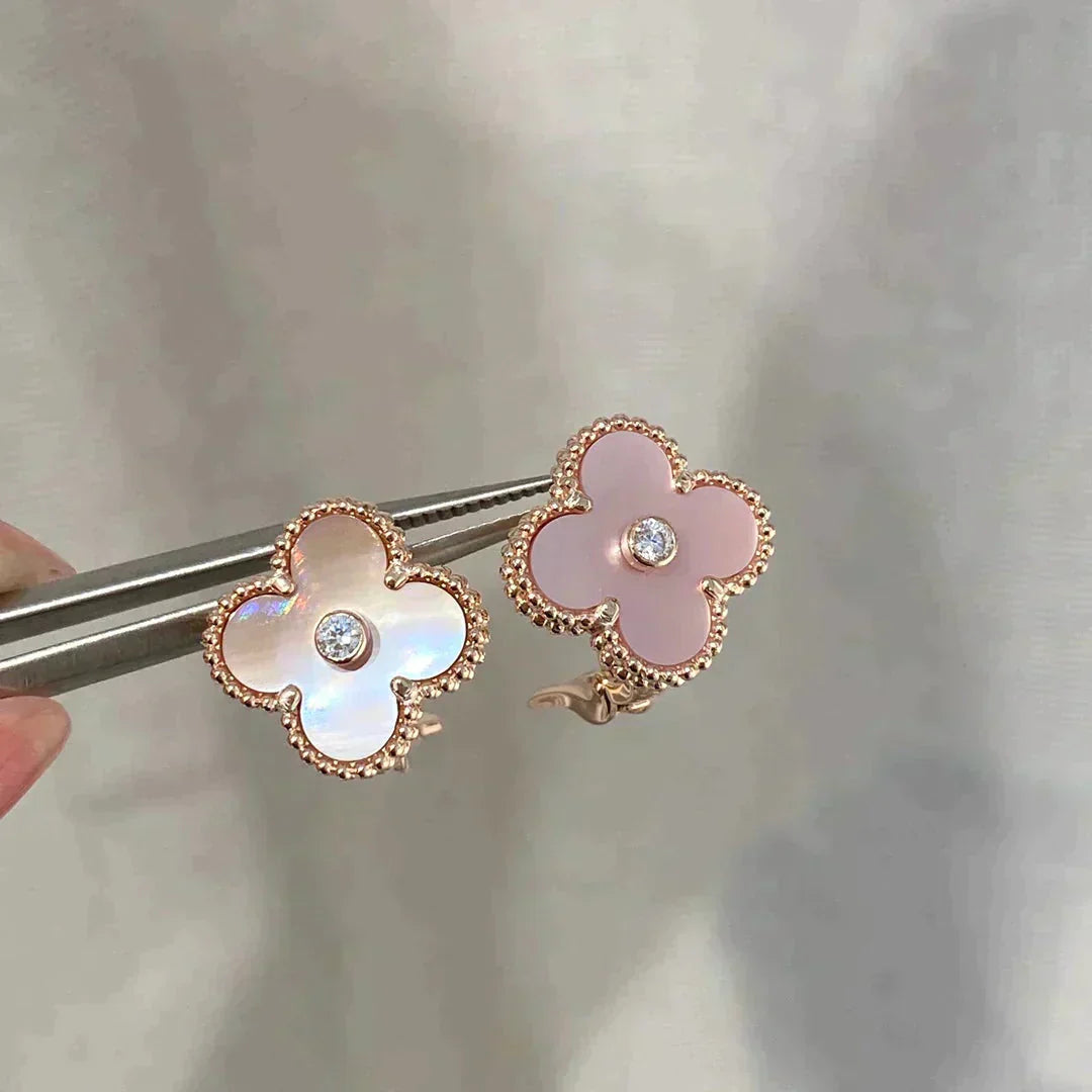 ˇGilded EraˇCLOVER MEDIUM 1 MOTIFS  PINK MOP DIAMOND EARRINGS