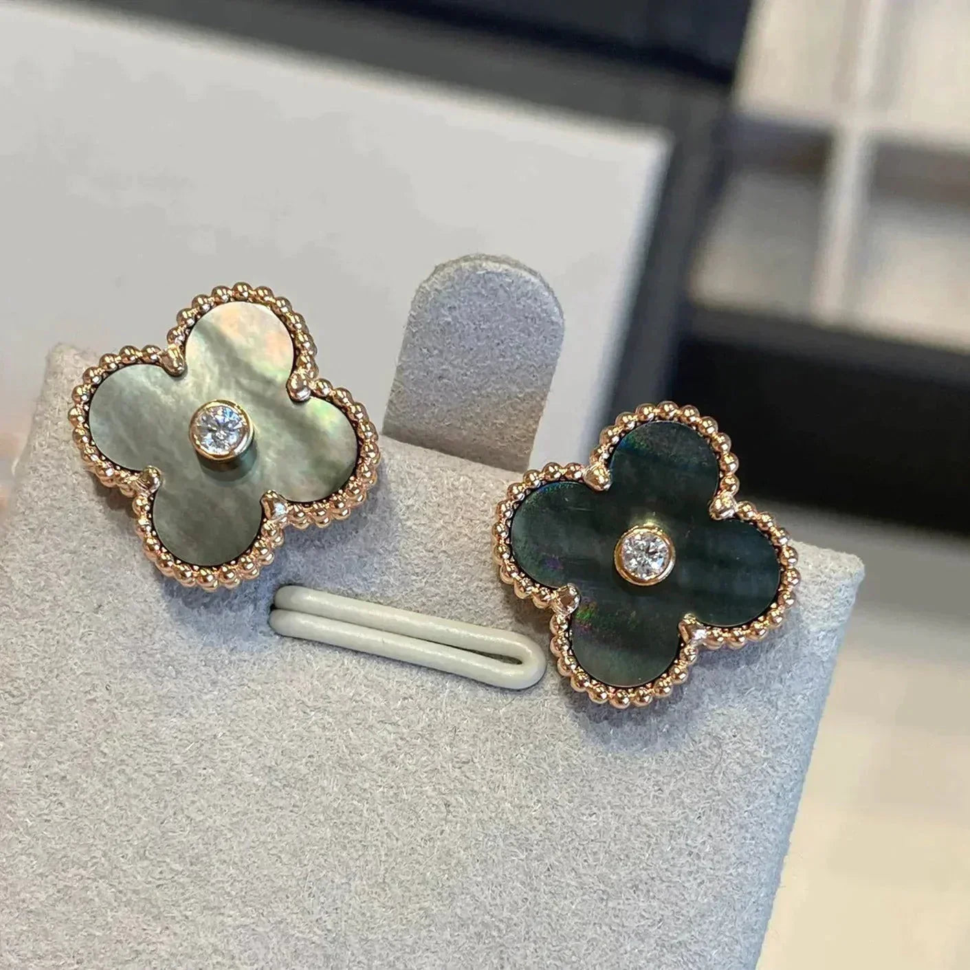 ˇGilded EraˇCLOVER MEDIUM 1 MOTIFS GRAY MOP  DIAMOND EARRINGS