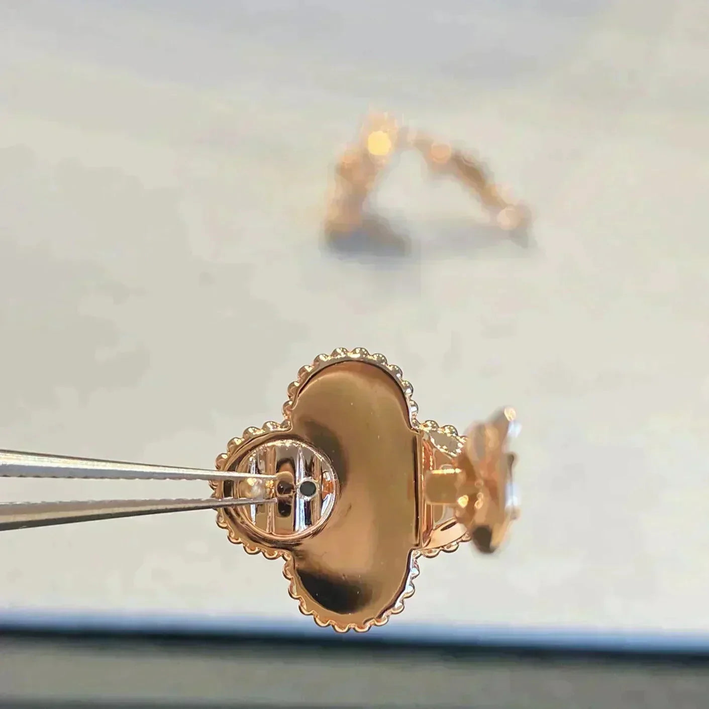 ˇGilded EraˇCLOVER MEDIUM 1 MOTIFS GRAY MOP  DIAMOND EARRINGS