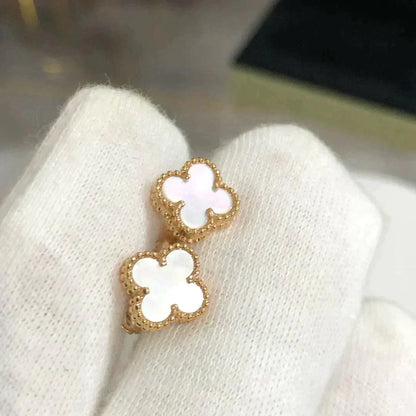 ˇGilded EraˇCLOVER MINI 9.5MM WHITE MOP EARRINGS