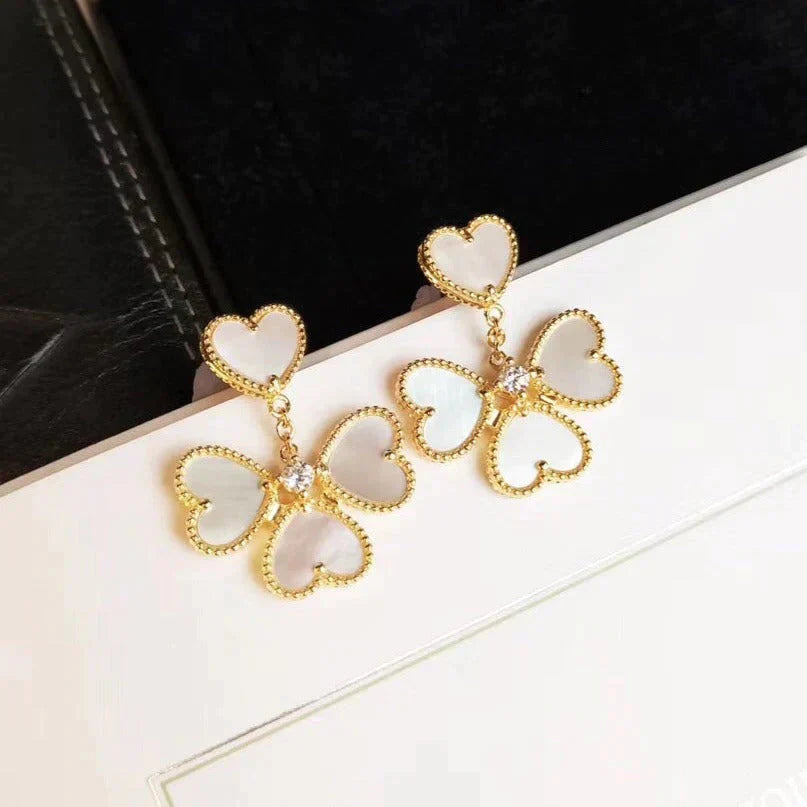 ˇGilded EraˇCLOVER SWEET WHITE MOP EARRINGS