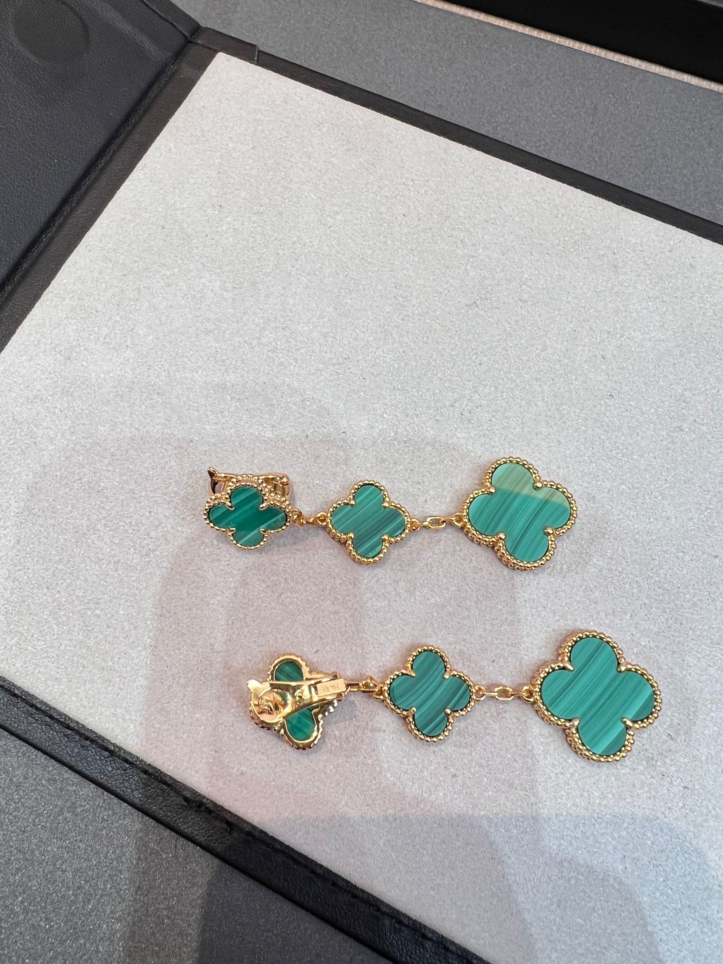 ˇGilded EraˇCLOVER MALACHITE 3 MOTIFS GOLD