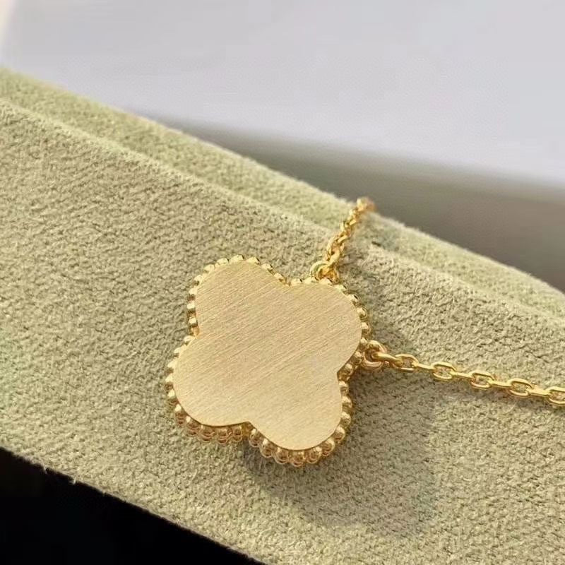ˇGilded EraˇCLOVER 15MM DIAMOND TURQUOISE NECKLACE