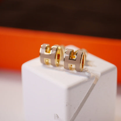 ˇGilded EraˇMINI POP H GOLD EARRINGS GREY