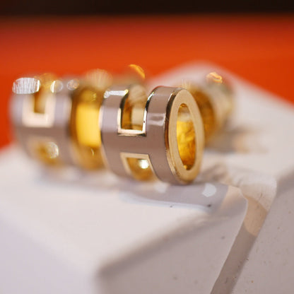 ˇGilded EraˇMINI POP H GOLD EARRINGS GREY