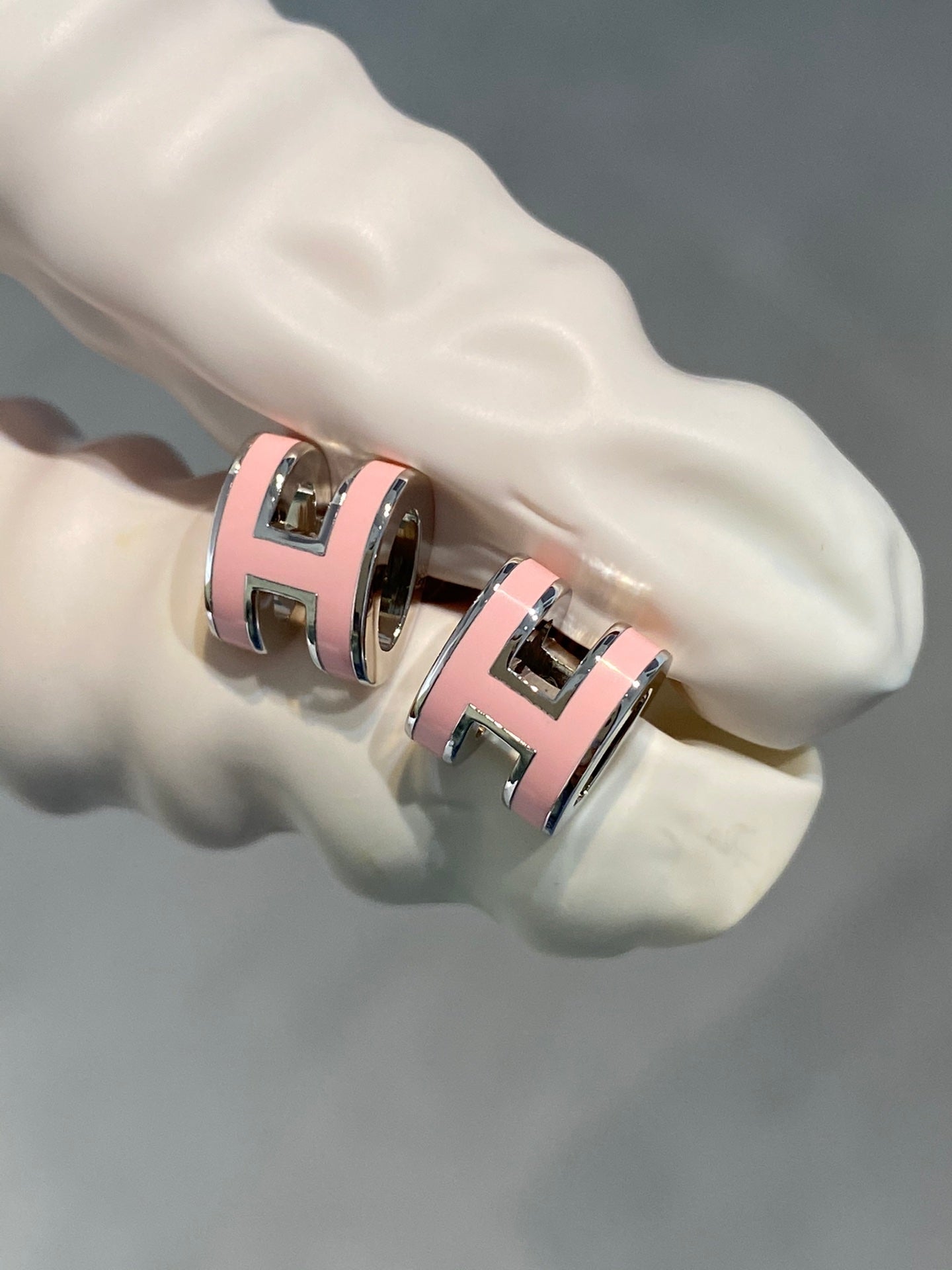 ˇGilded EraˇMINI POP H SILVER EARRINGS PINK