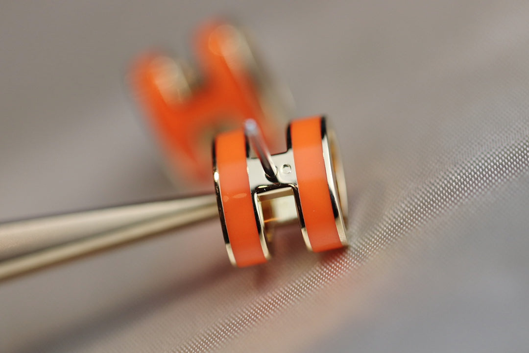 ˇGilded EraˇMINI POP H EARRINGS ORANGE