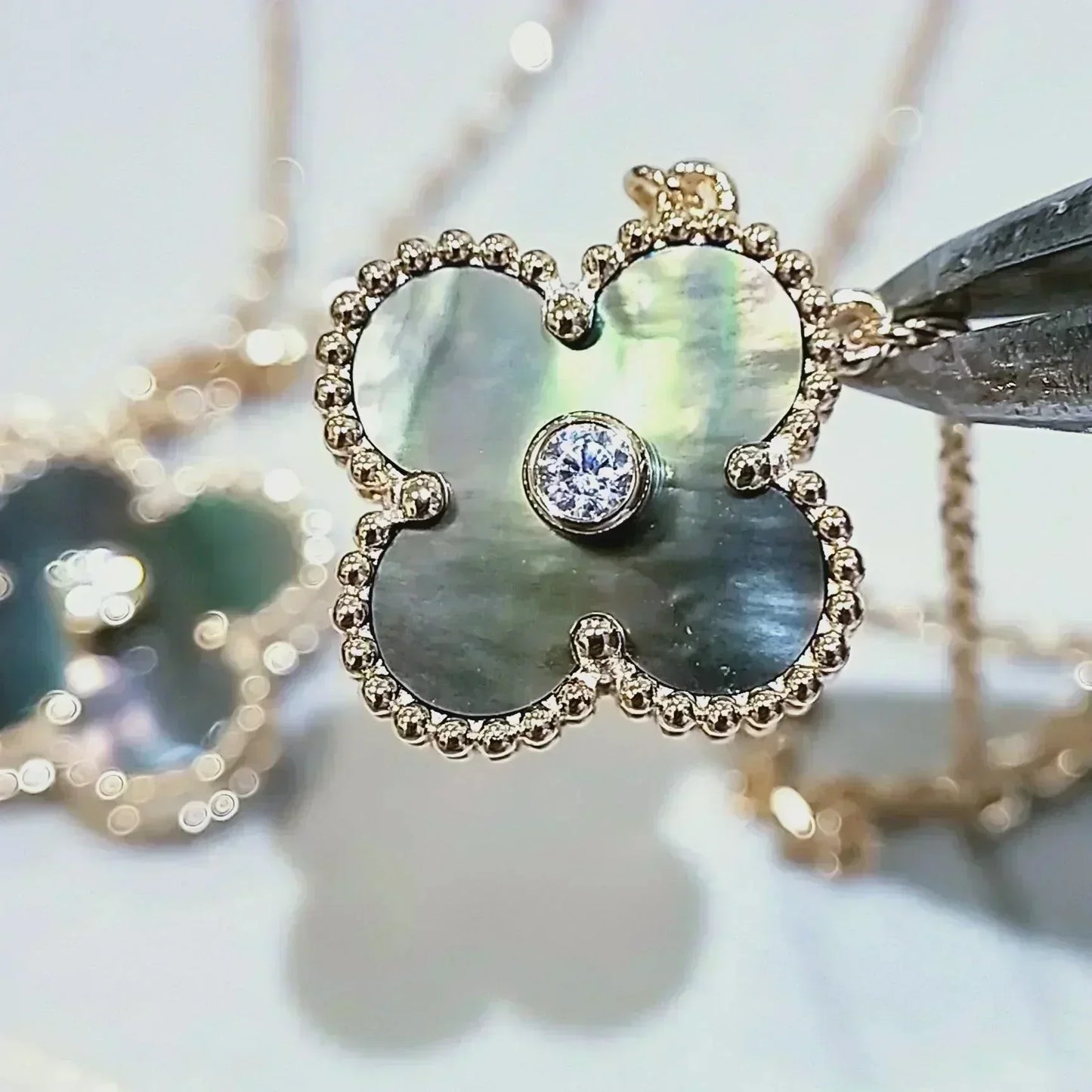 ˇGilded EraˇCLOVER 15MM DIAMOND AND MOTHER-OF-GREY NECKLACE