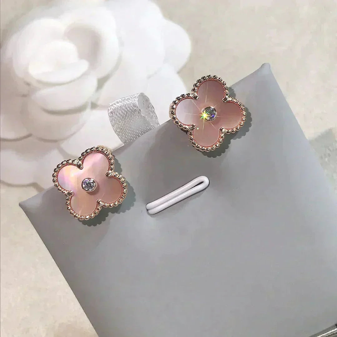 ˇGilded EraˇCLOVER MEDIUM 1 MOTIFS  PINK MOP DIAMOND EARRINGS