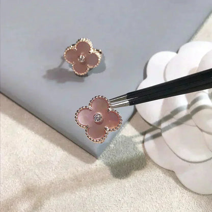ˇGilded EraˇCLOVER MEDIUM 1 MOTIFS  PINK MOP DIAMOND EARRINGS
