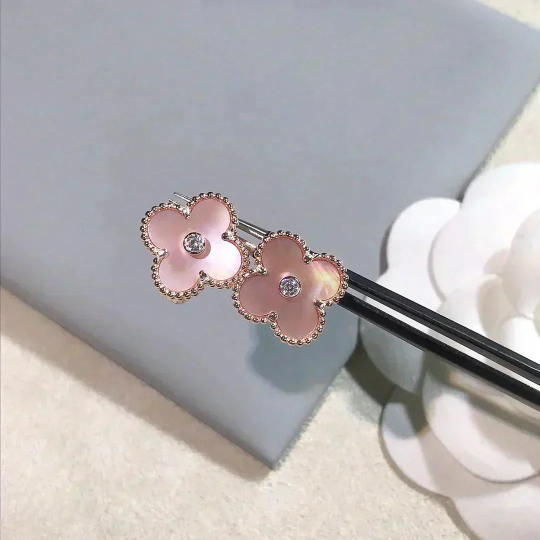 ˇGilded EraˇCLOVER MEDIUM 1 MOTIFS  PINK MOP DIAMOND EARRINGS