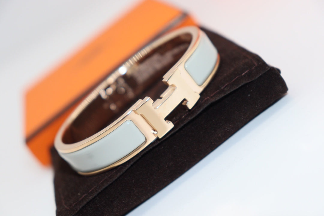 ˇGilded EraˇH LIGHT BLUE BRACELET