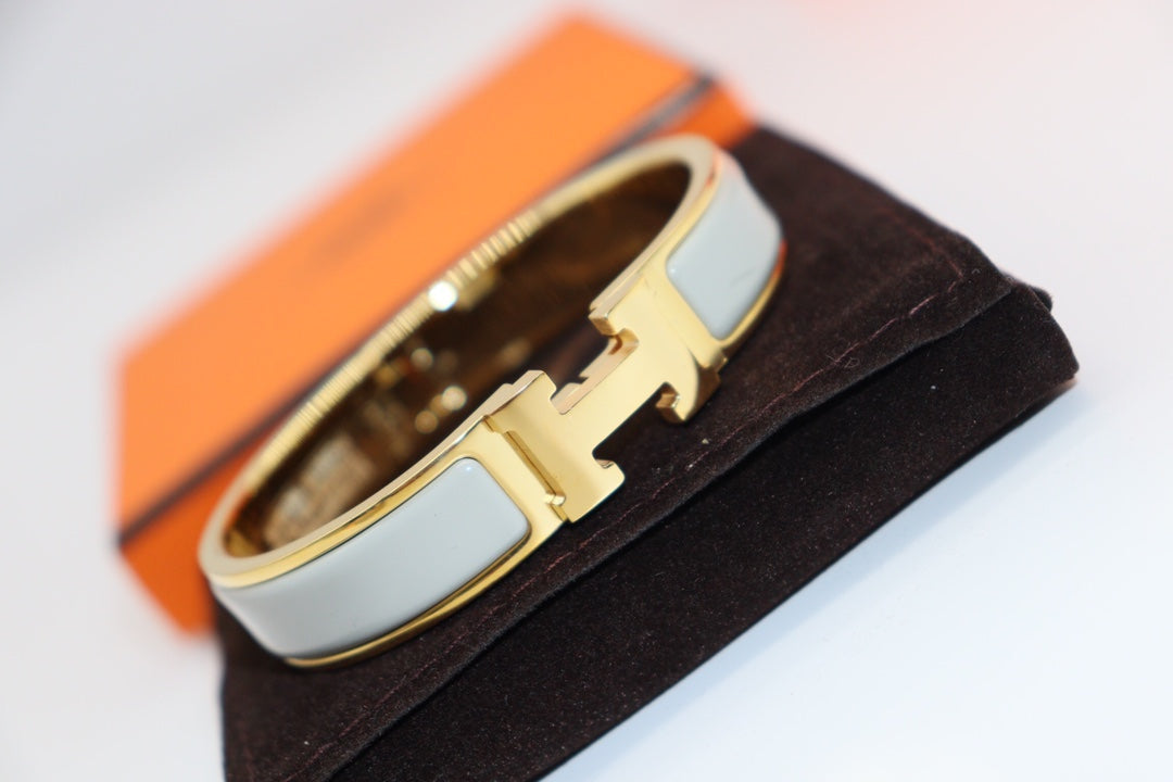 ˇGilded EraˇH LIGHT BLUE BRACELET