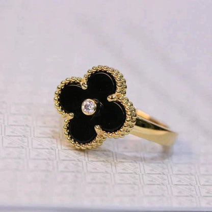 ˇGilded EraˇCLOVER ONYX RING GOLD DIAMOND