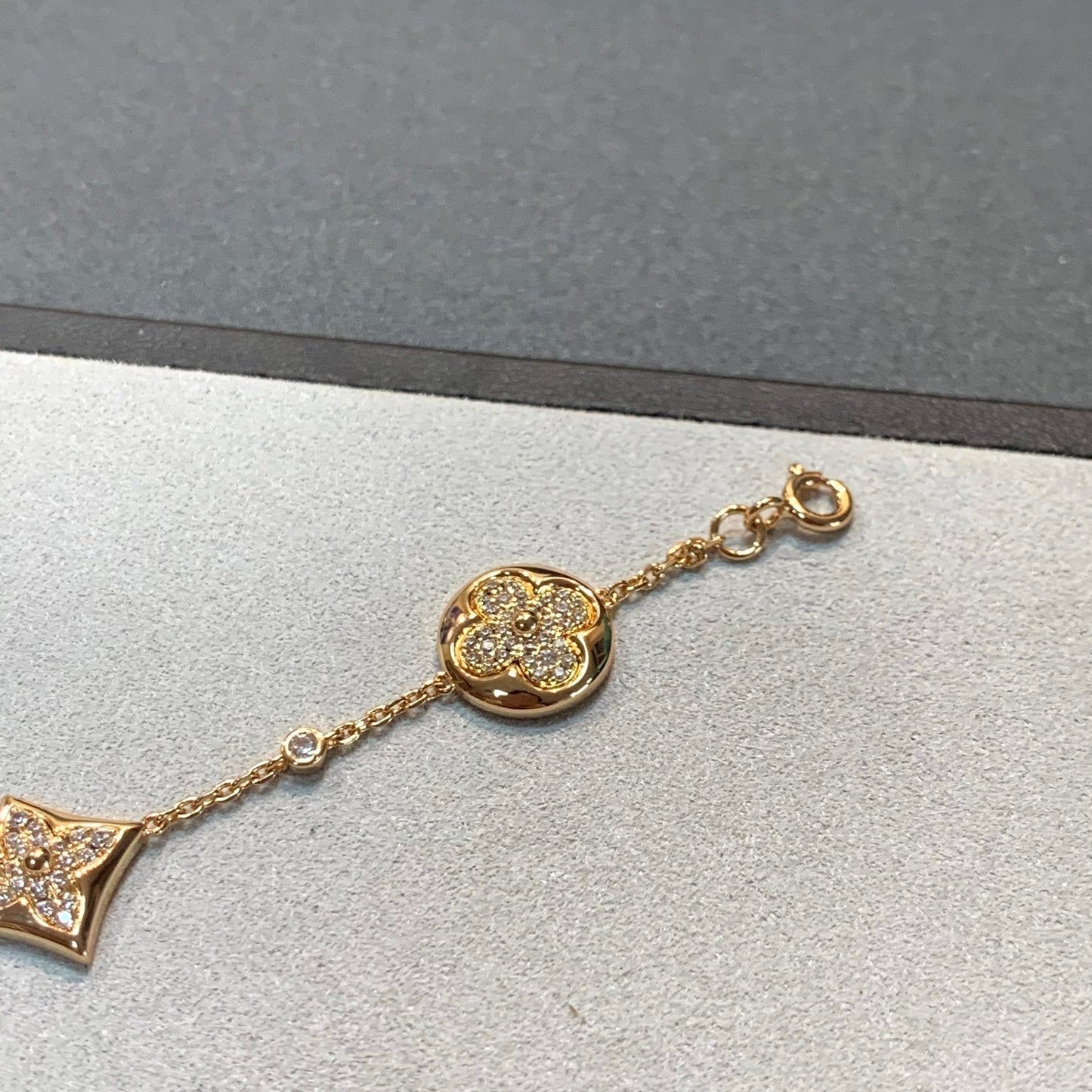 ˇGilded EraˇSTAR AND SUN 4 MOTIFS GOLD DIAMONDS BRACELET