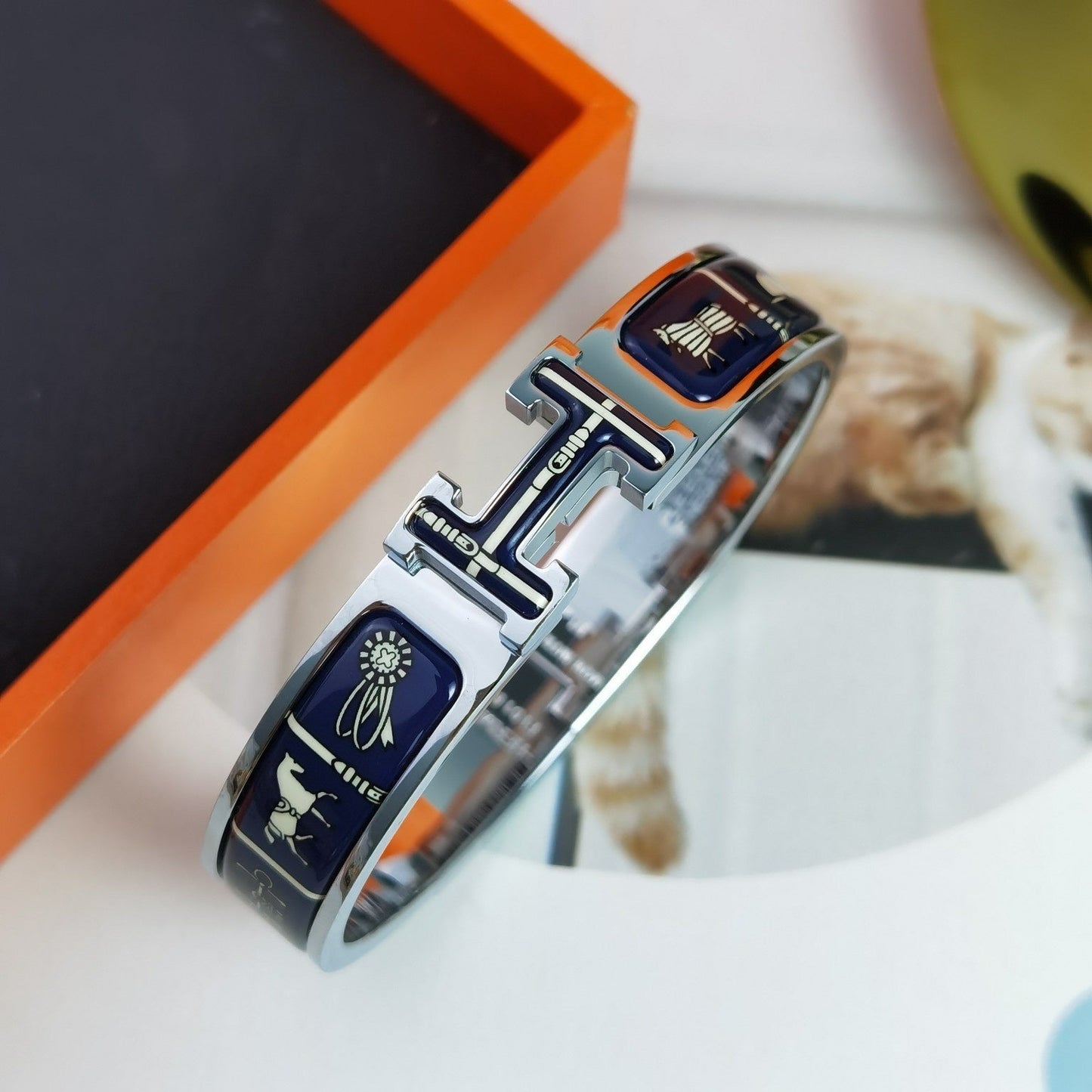 ˇGilded EraˇH COUVERTURES DARK BLUE BRACELET