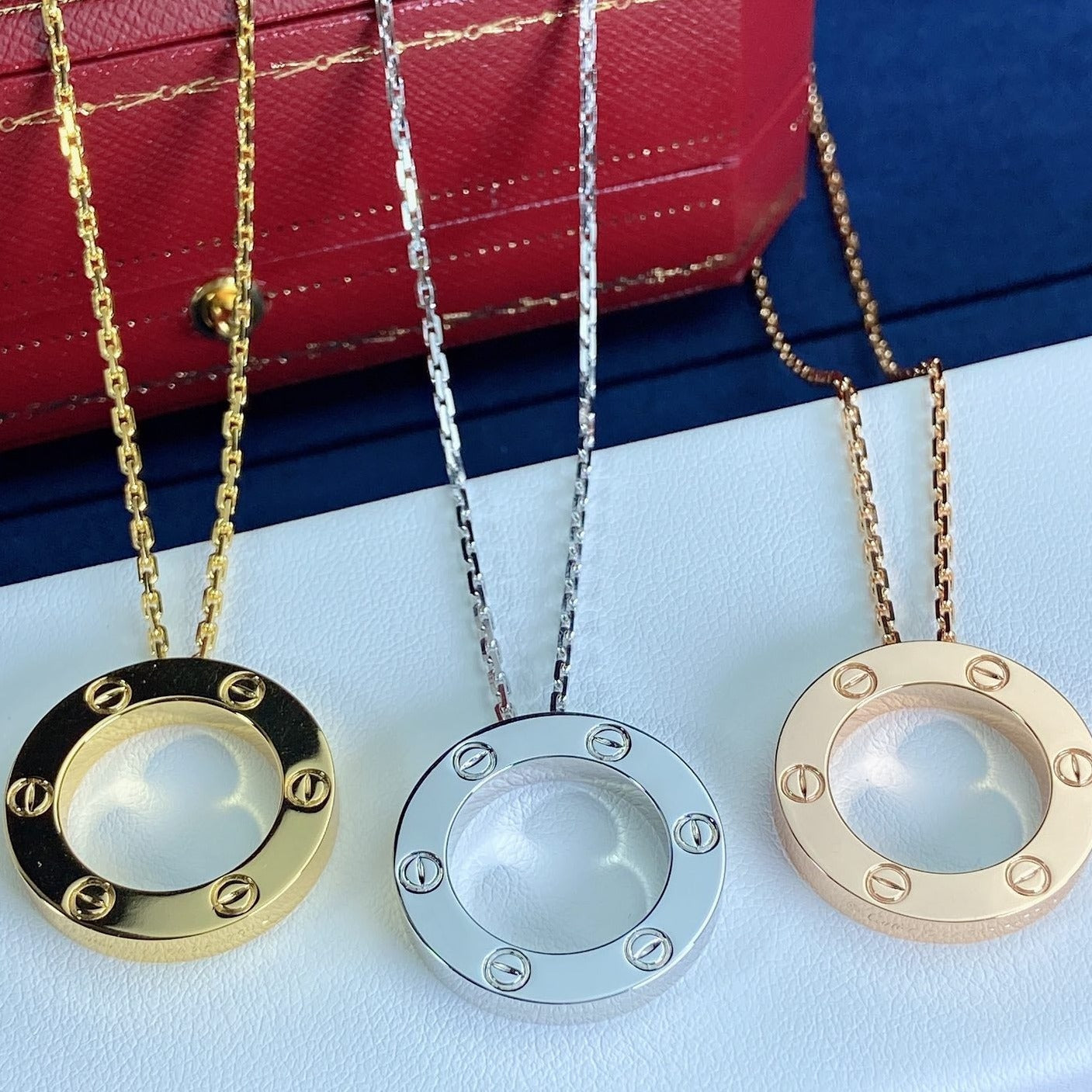 ˇGilded EraˇLOVE NECKLACE 16MM