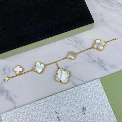 ˇGilded EraˇMAGIC CLOVER MOP GOLD BRACELET 5 MOTIFS