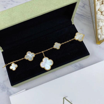 ˇGilded EraˇMAGIC CLOVER MOP GOLD BRACELET 5 MOTIFS