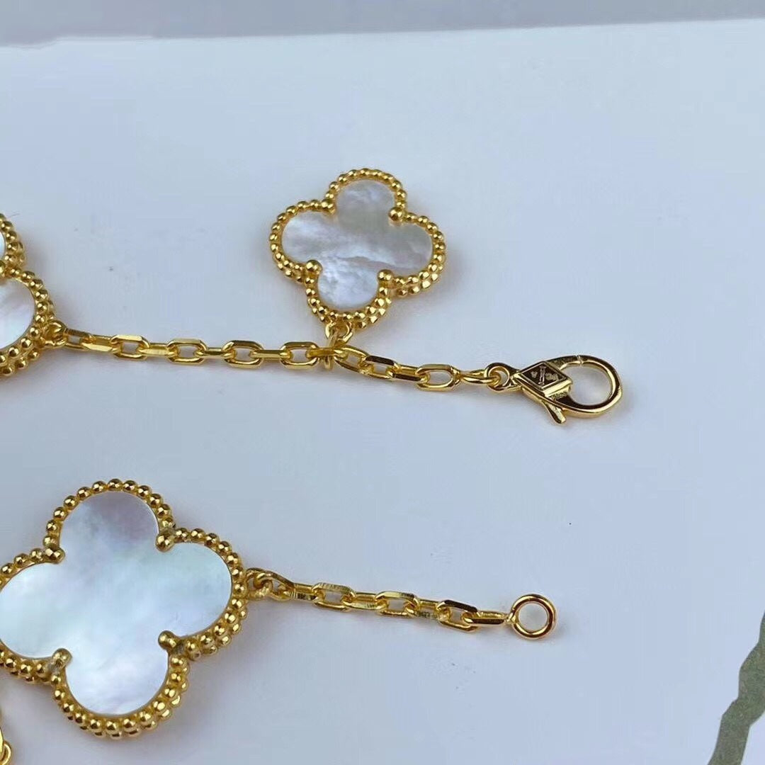 ˇGilded EraˇMAGIC CLOVER MOP GOLD BRACELET 5 MOTIFS