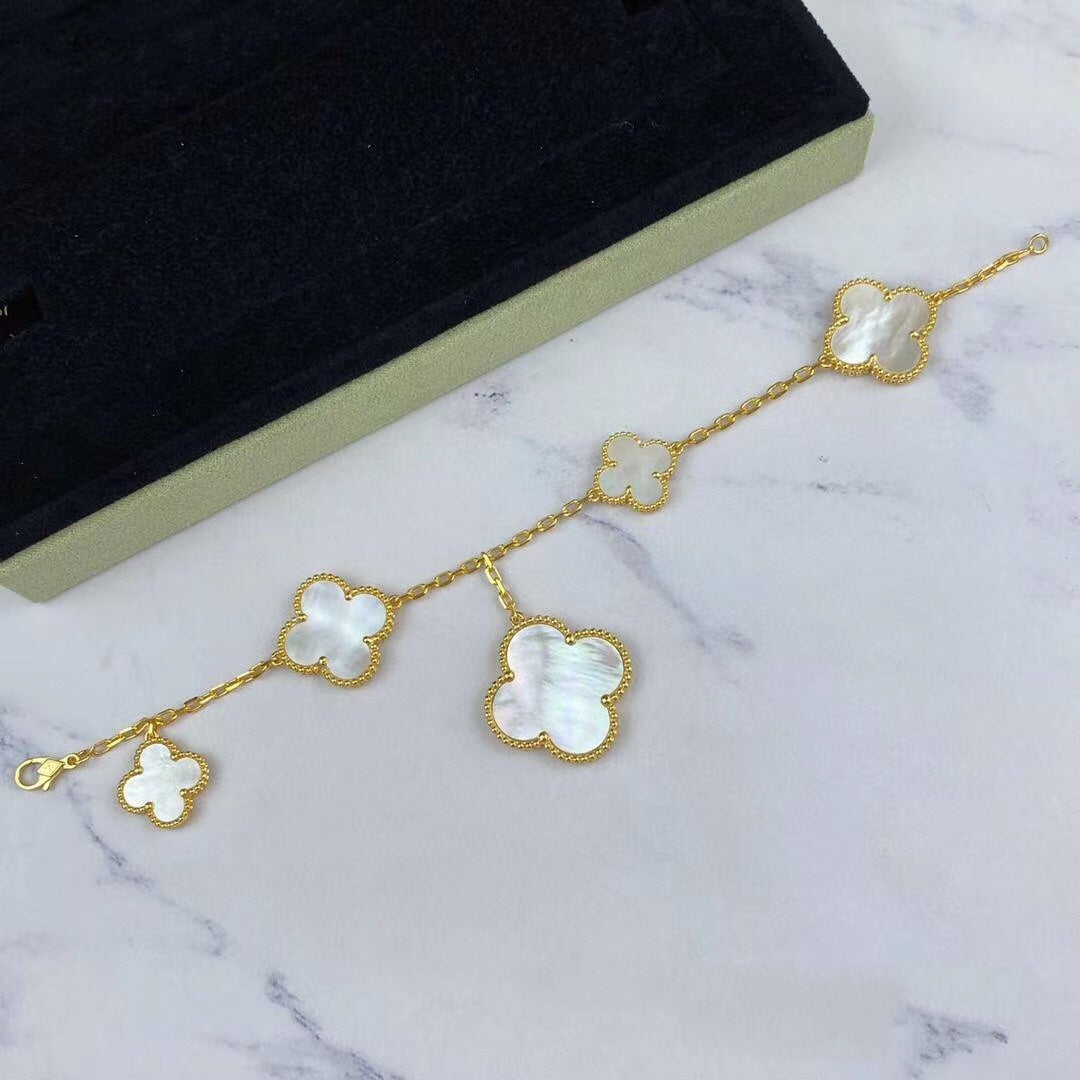 ˇGilded EraˇMAGIC CLOVER MOP GOLD BRACELET 5 MOTIFS