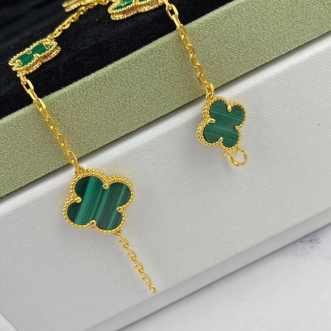 ˇGilded EraˇMAGIC CLOVER MALACHITE GOLD BRACELET 5 MOTIFS