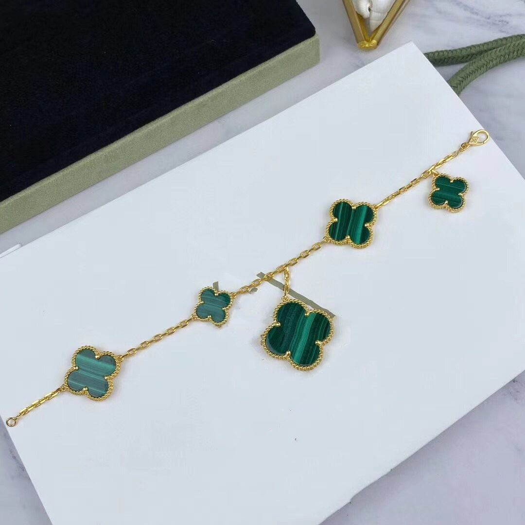 ˇGilded EraˇMAGIC CLOVER MALACHITE GOLD BRACELET 5 MOTIFS