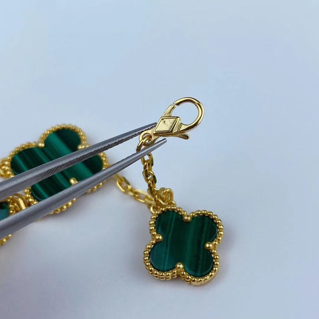 ˇGilded EraˇMAGIC CLOVER MALACHITE GOLD BRACELET 5 MOTIFS