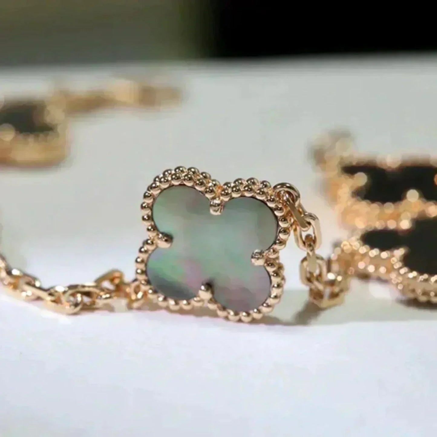 ˇGilded EraˇCLOVER 5 MOTIF GRAY MOP  BRACELET