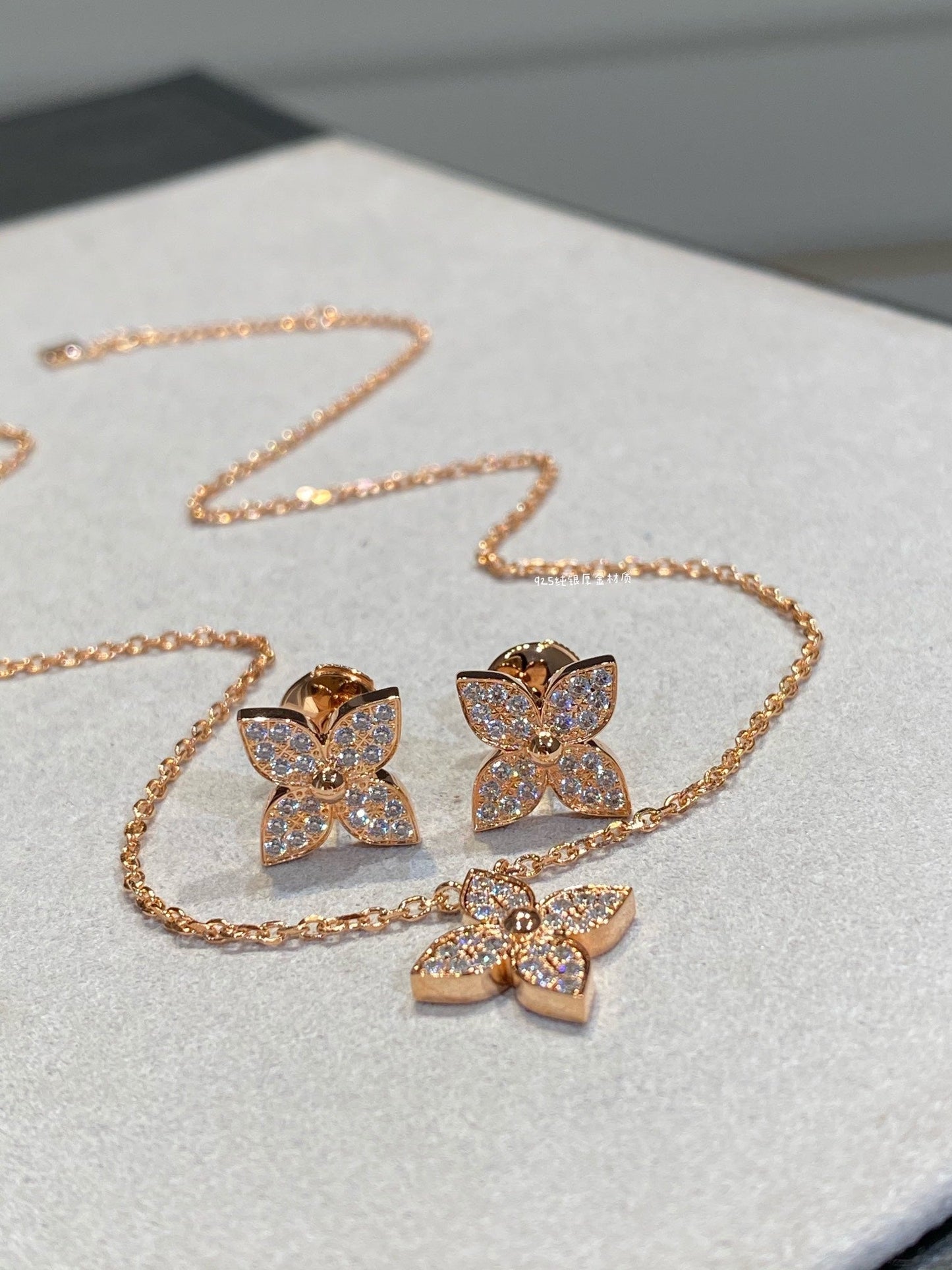 ˇGilded EraˇSTAR DIAMOND NECKALCE
