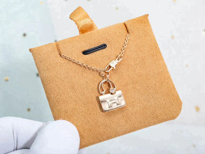 ˇGilded EraˇAMULETTE PEDANT ROSE GOLD NECKLACE